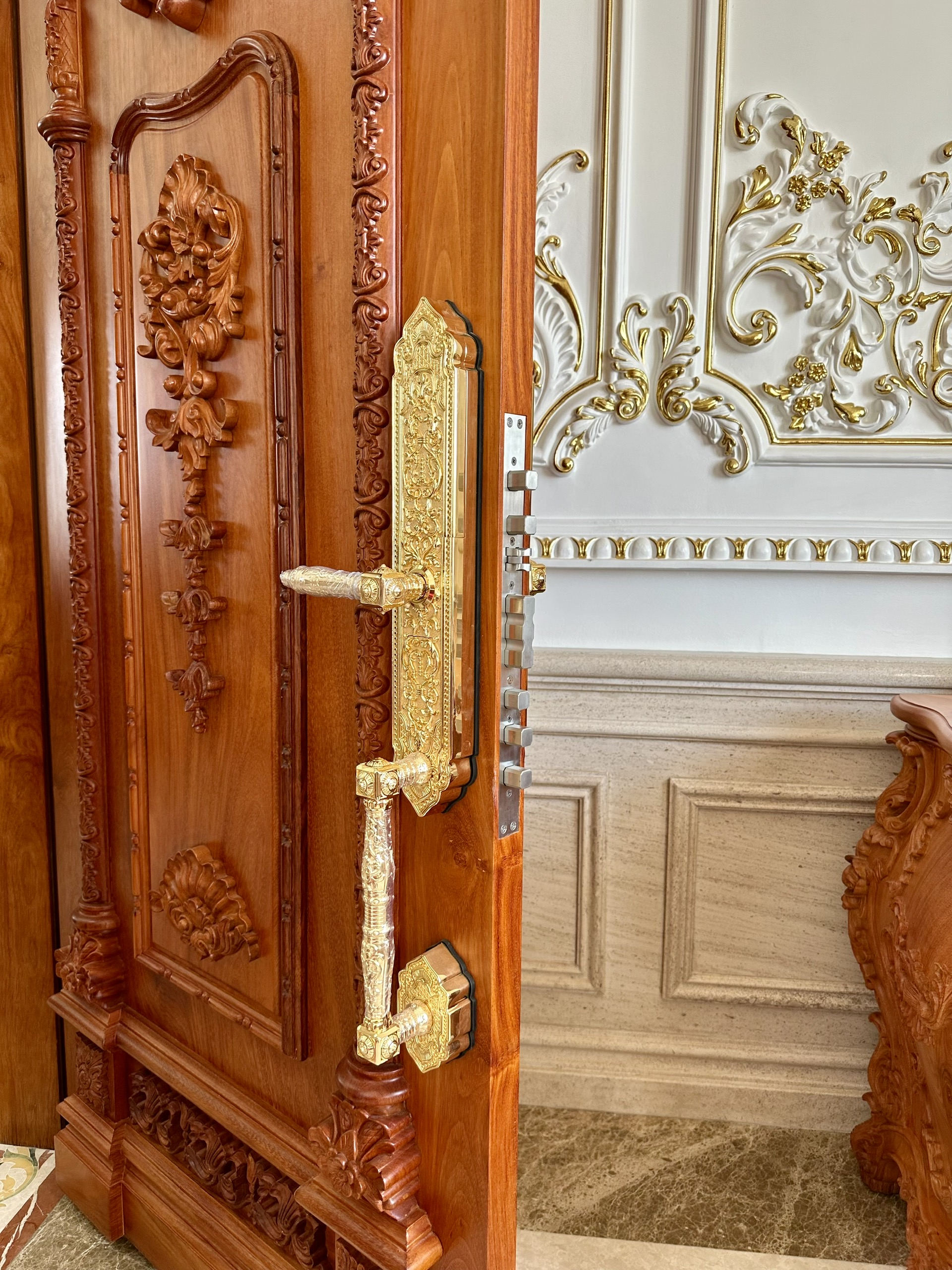 Khóa cửa vân tay tân cổ điển Kassler KL-999 Mạ vàng 24K