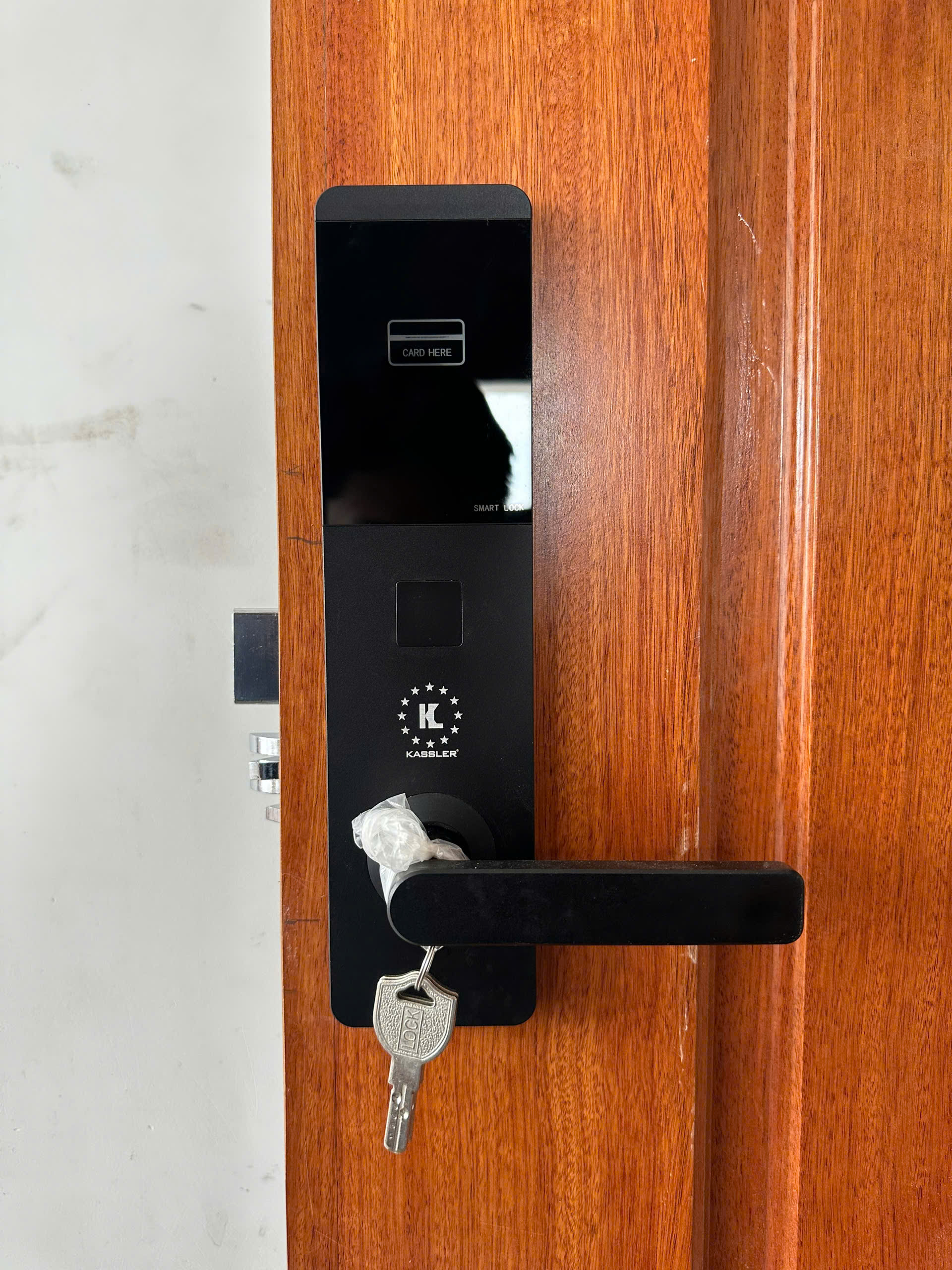 Khóa thẻ từ khách sạn Kassler KL-393 chất liệu Titan siêu bền