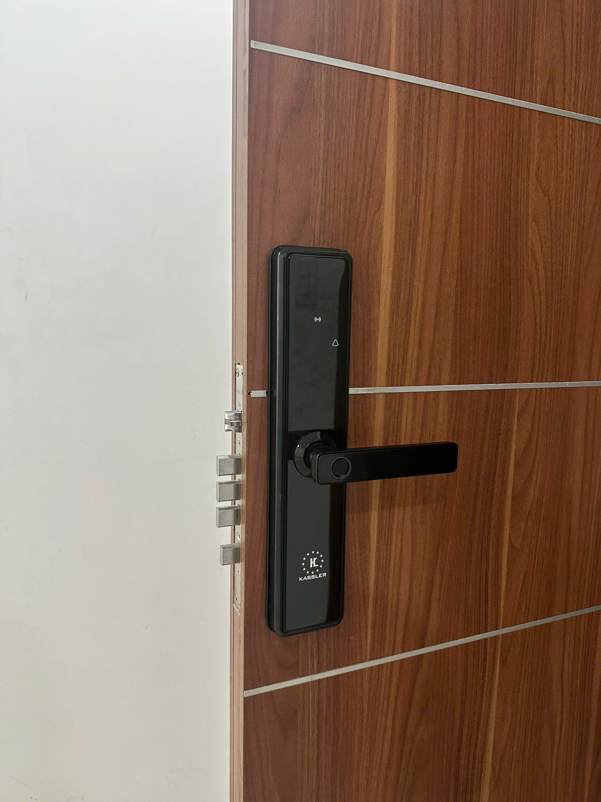 Khóa cửa vân tay Kassler KL-566 APP TTLOCK