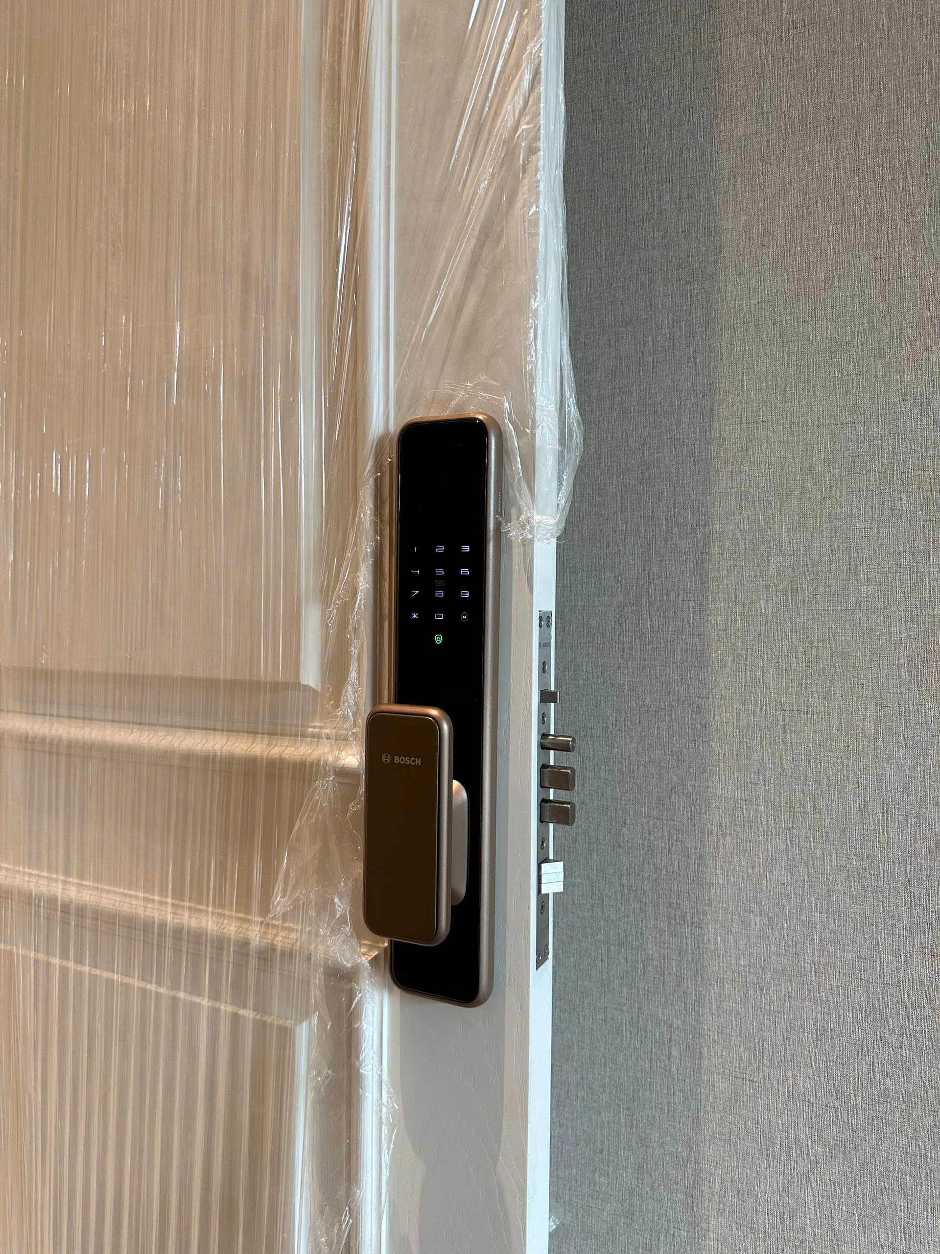 Khóa cửa vân tay cao cấp BOSCH EL600