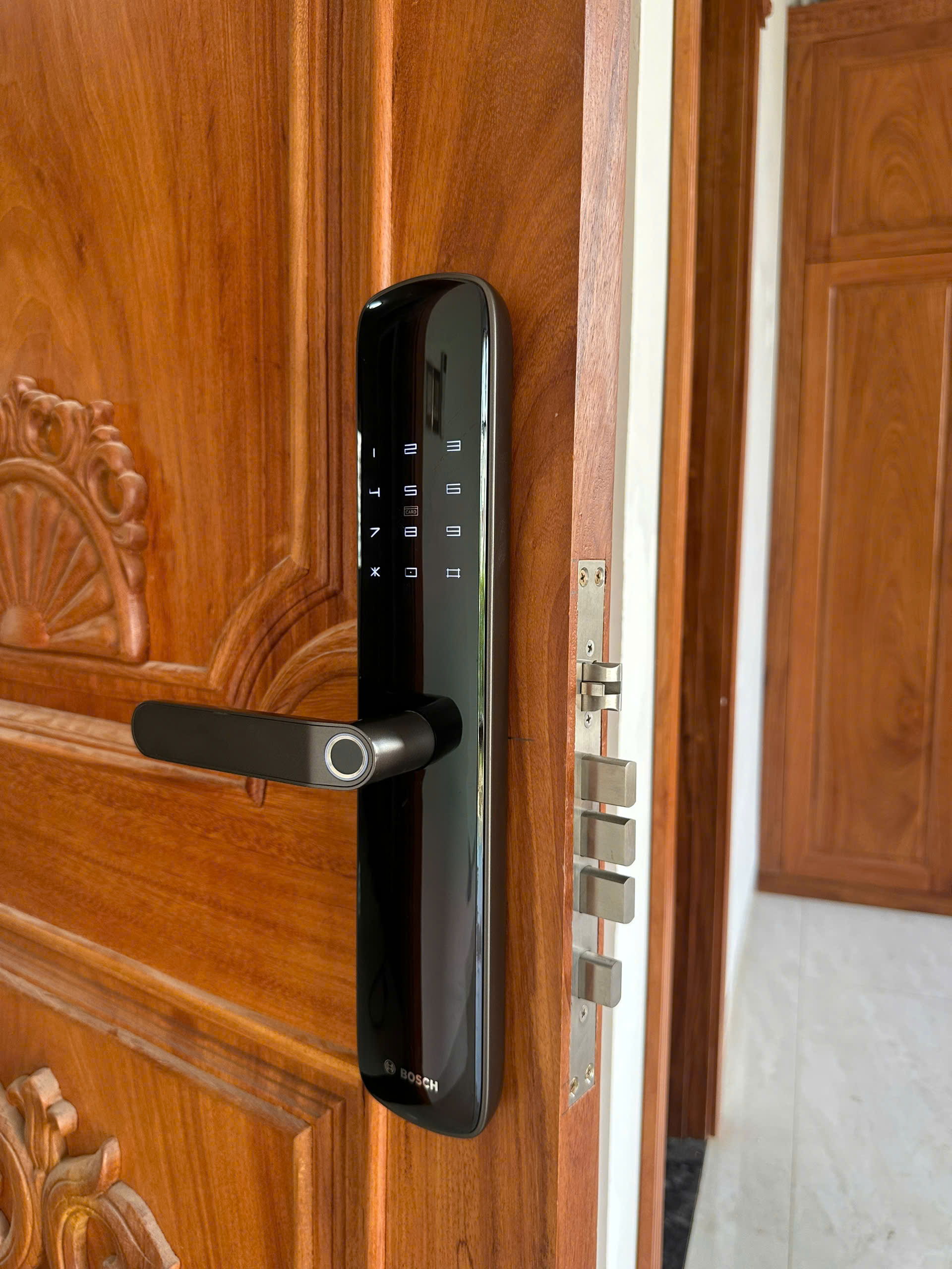 Khóa cửa vân tay cao cấp BOSCH ID60