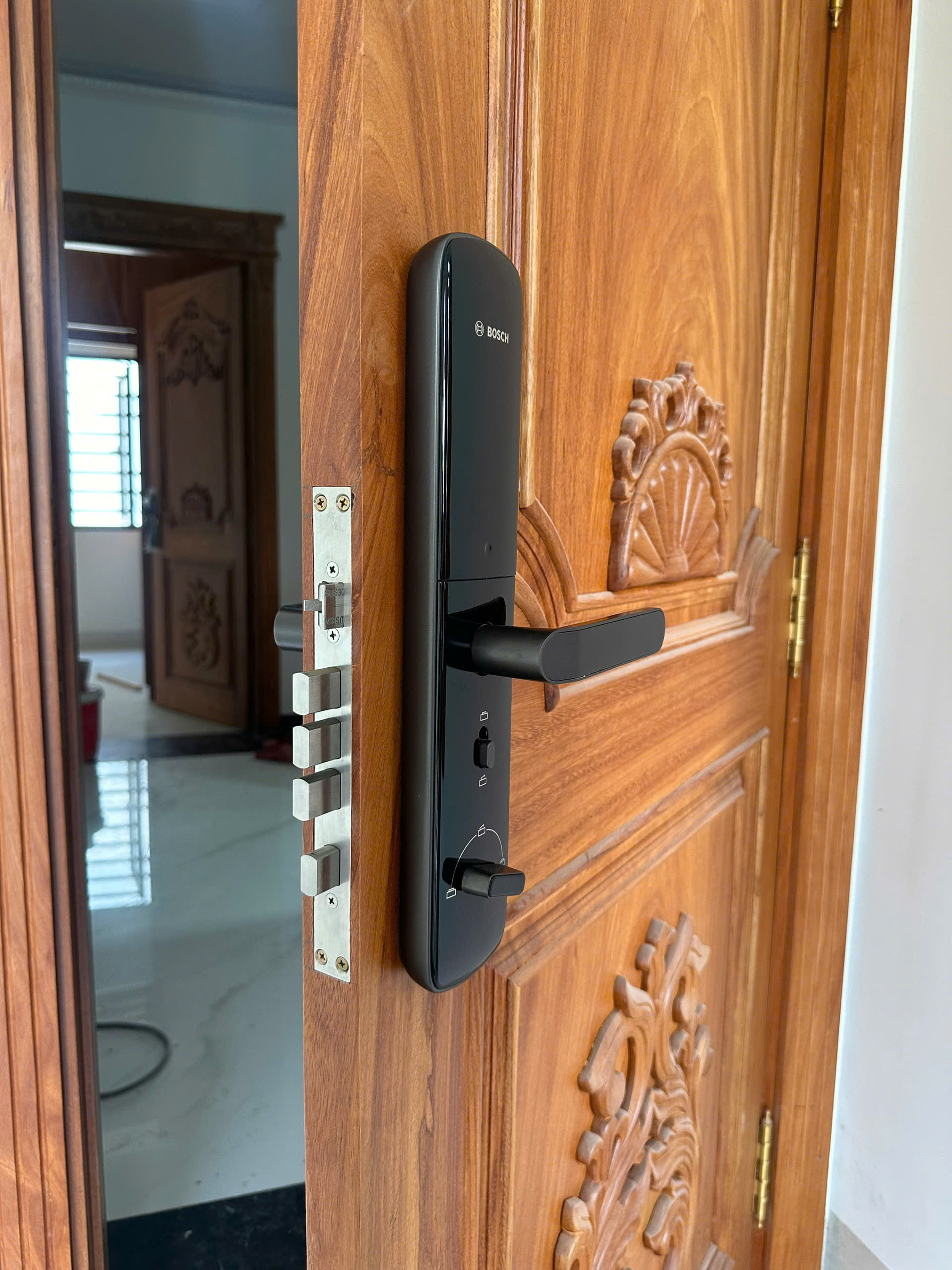 Khóa cửa vân tay cao cấp BOSCH ID60